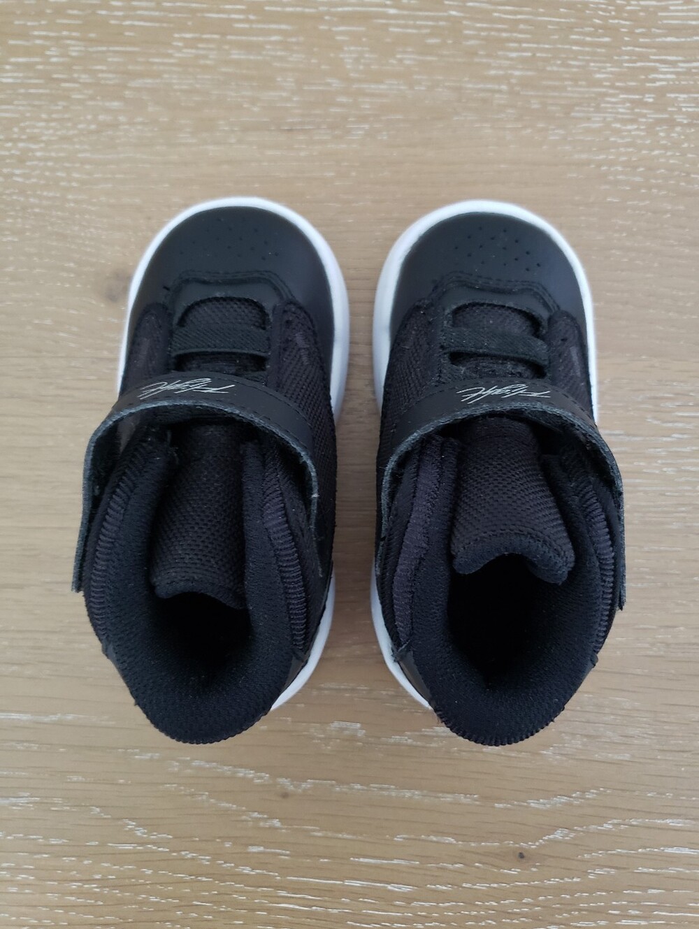 Nike Jordan Max Aura 4 Kids Black & White Sneakers - Picture 4 of 10
